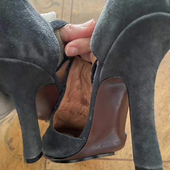 Anthropologie NO 704B NAVY suede Emma round toe heels size 39 (8.5-9)
Worn once - Picture 4 of 5